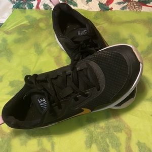 Used sneakers size 9 by Nike